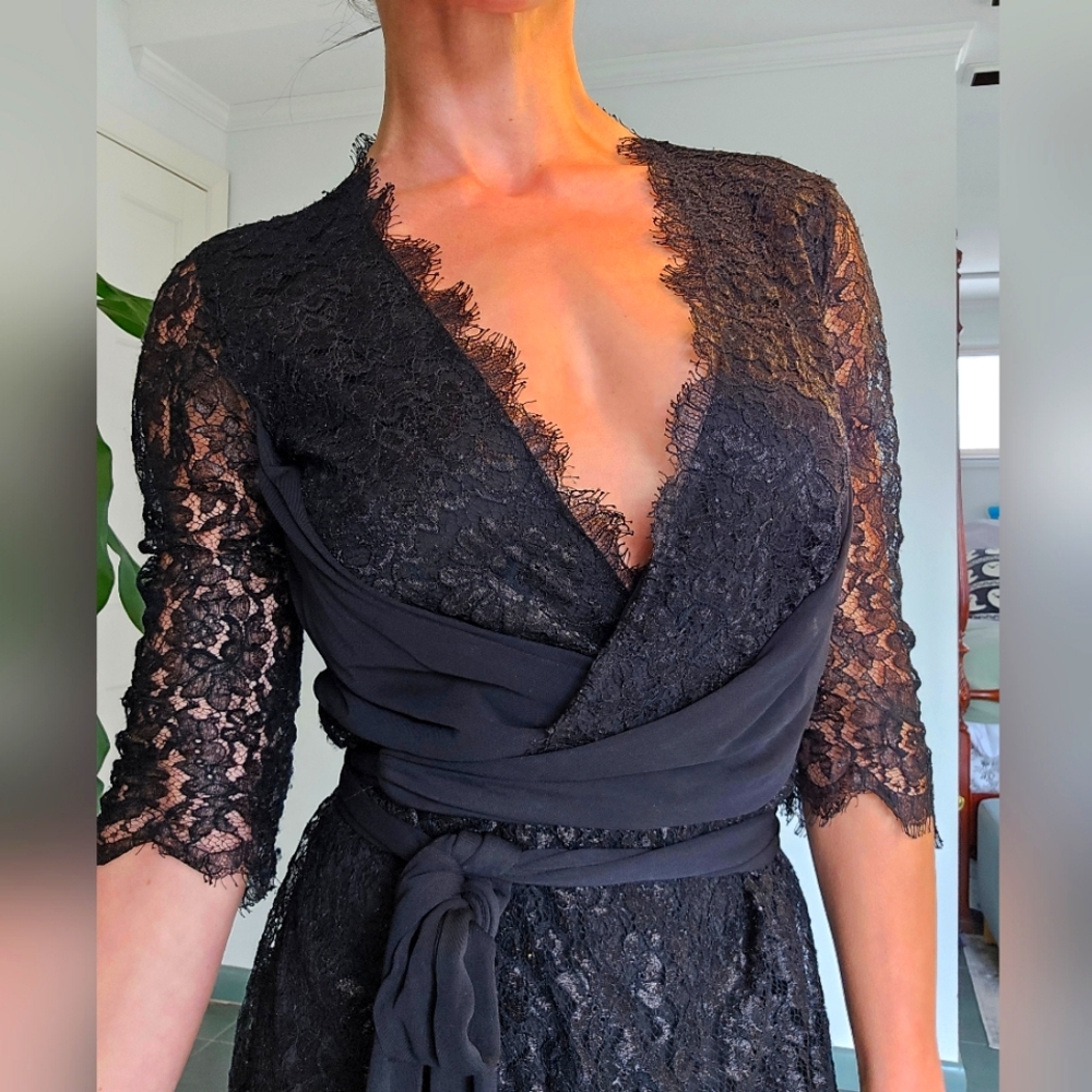 Diane Von Furstenberg Black Lace Wrap Dress Size 4